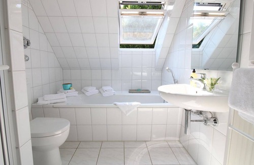 Murwik Apartment | fewo1846 - Ahoi Marie - fewo1846 - Ahoi Marie /bright apartment close to the beach with 3 bedrooms on the 1st floor.