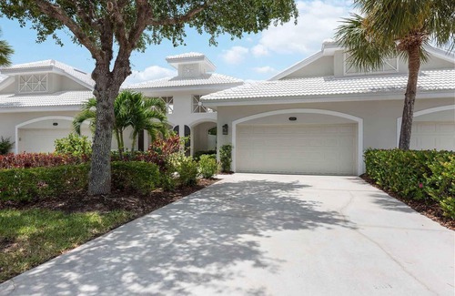 Naples House | Fiddlers Creek - Ground Floor Villa With Water View