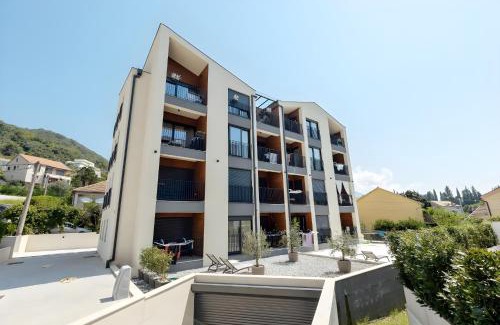 Tomicici Apartment | Fides Stylish Apartments Tivat with Pool