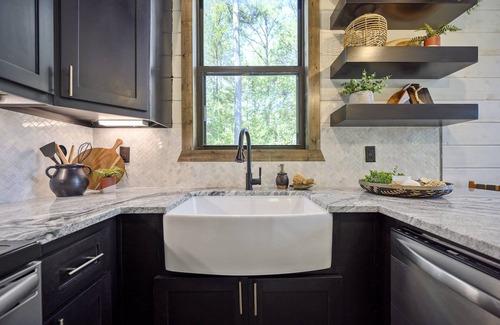 Pickens Cabin | Fifty Pines Luxury Cabin w/Hot Tub | Romantic Getaway | Broken Bow | Hochatown
