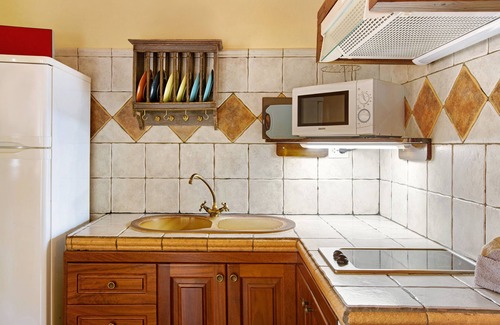 La Aldea de San Nicolas Villa | Finca "Casita Feliz" with Mountain View, Private Garden & Wi-Fi