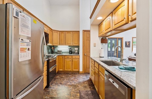 Davis House | Find complete comfort in this beautiful and secluded mountain cottage!