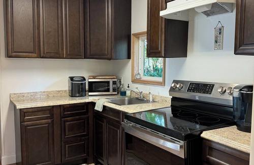 Plymouth House | Find peace & recharge at this 2 bedroom 2 bathroom home on beautiful Lake Harris