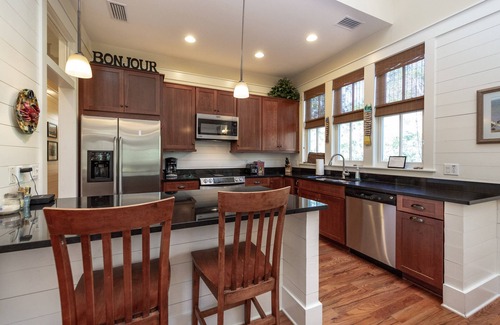 Apalachicola House | Find Tranquility at Rivercrest!