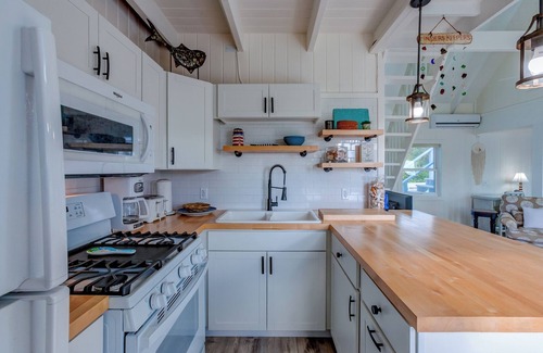 Hope Town Cottage | Finders Keepers - Centrally Located Bahamian Cottage Steps From The Beach
