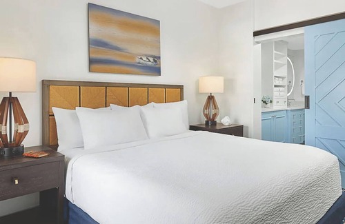 Key West Resort | 𝐅𝐢𝐧𝐝𝐢𝐧𝐠 𝐌𝐞𝐢𝐥𝐢 Dream Getaway at the Beach House Resort+Amenities. 2BR