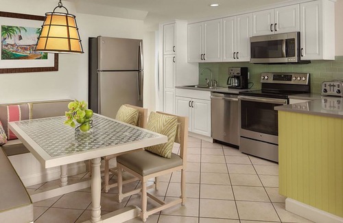 Truman Annex Resort | 𝐅𝐢𝐧𝐝𝐢𝐧𝐠𝐌𝐞𝐢𝐥𝐢 Near Duval Street, Waterfront Sunset Harbor Resort. 2BR