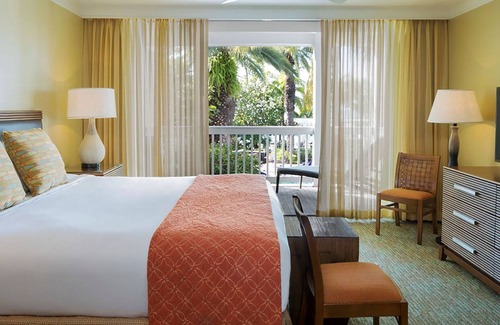 Truman Annex Resort | 𝐅𝐢𝐧𝐝𝐢𝐧𝐠𝐌𝐞𝐢𝐥𝐢 Near Duval Street, Waterfront Sunset Harbor Resort. 2BR