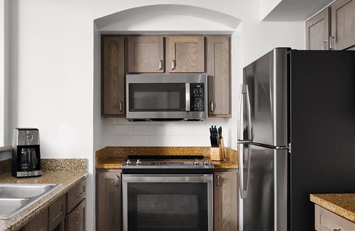 Palm Beach Shores Resort | π
π’π§ππ’π§π πππ’π₯π’ Sparkling Beachfront OceanPointe Resort+Amenities, 2BR