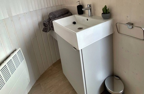 Looe Ski Chalet | Finest Retreats | Jam First Cabin