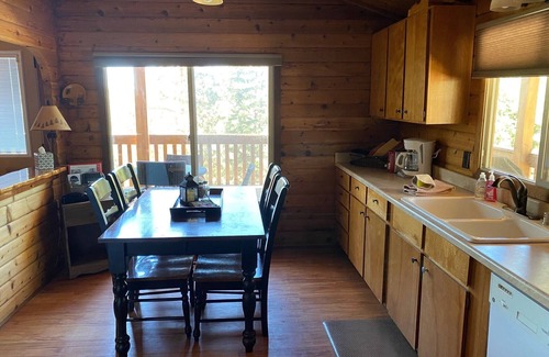 Meadow View Heights Cabin | Fire pit! Cedar Haven Cabin - Between Bryce and Zion