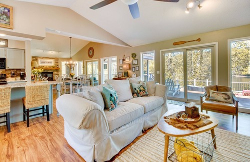 Mountain Home House | Fire Pit & Grill: Riverfront Home in Arkansas!