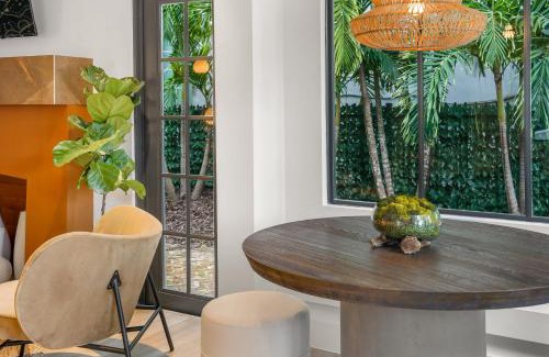 Flamingo/Lummus Apartment | Firefly Hotel