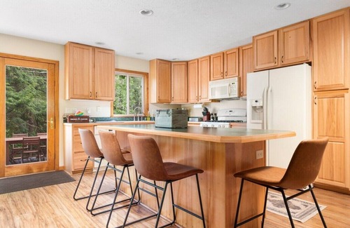 Mayfield House | Firefly Lodge on the Boardman River!