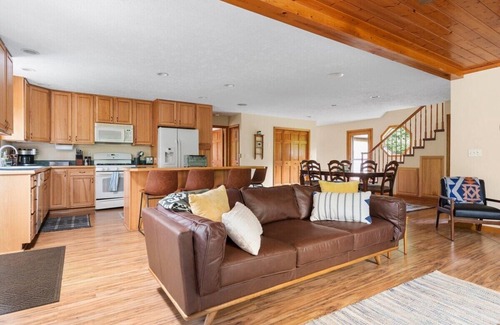 Mayfield House | Firefly Lodge on the Boardman River!