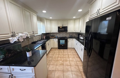 Long Island House | Firepit, 3BR, 12ppl, Family, Central to farms, wineries, museums, 5min to train