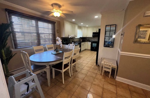 Long Island House | Firepit, 3BR, 12ppl, Family, Central to farms, wineries, museums, 5min to train