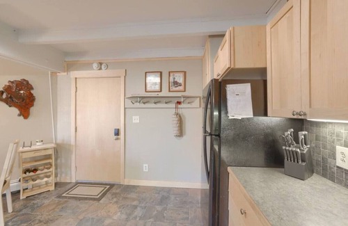Wildernest Condo | Fireplace I Pool I Biking I Skiing & Snowboarding