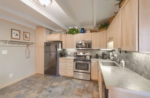 Wildernest Condo | Fireplace I Pool I Biking I Skiing & Snowboarding