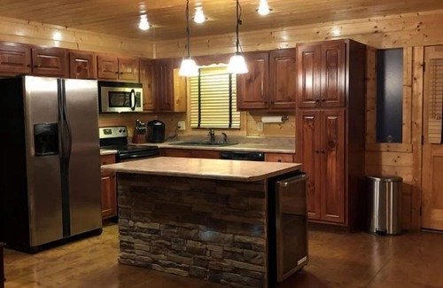 Blue Ridge Cabin | ♥ FIRESIDE CABIN - Rustic charm, yet luxurious & fun