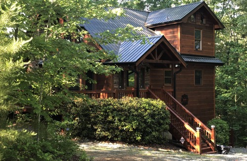Blue Ridge Cabin | ♥ FIRESIDE CABIN - Rustic charm, yet luxurious & fun