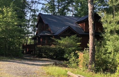 Blue Ridge Cabin | ♥ FIRESIDE CABIN - Rustic charm, yet luxurious & fun