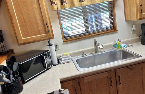 Meadow View Heights Cabin | Fireside Cottage private & located in Duck Creek Village near National Parks