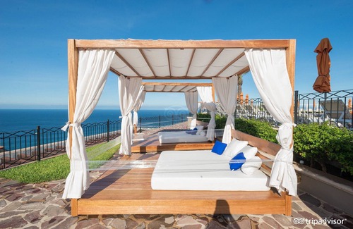 Sunset Beach Hotel | First class Golf & Spa resort- All suites with terrace and Pacific Ocean view.