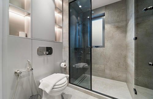 Dubai Apartment | FIRST CLASS Villa Private Pool & Garden Bliss