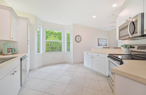 Naples Condo | First Floor Naples coach home with Golf Course View & Resort Style Amenities!