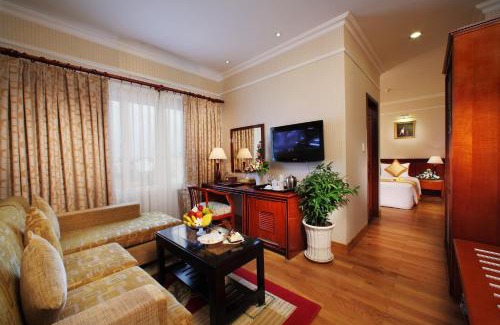 Tan Binh Hotel | First Hotel