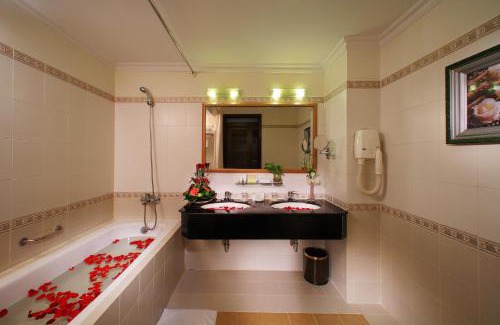 Tan Binh Hotel | First Hotel