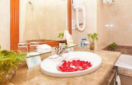 Tan Binh Hotel | First Hotel