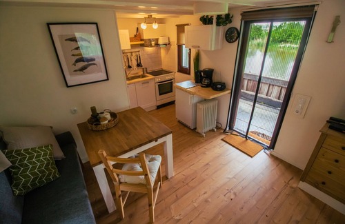Detern Apartment | Fischerhütte - Ferienhof Am Birkensee, 55125