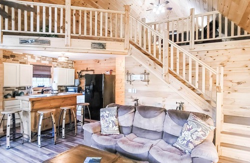 Ten Mile Cabin | Fish Fry Cabin with Dock on Watts Bar Lake