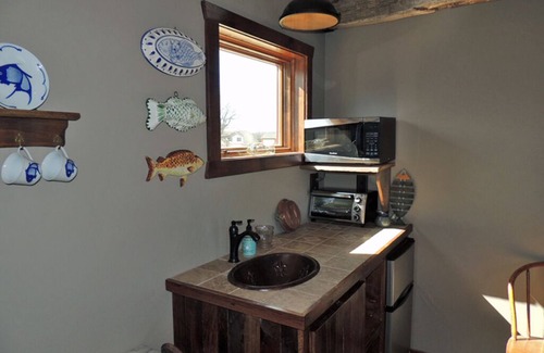 Treloar Bed & Breakfast | Fish Haus: charming cottage with breathtaking views of the Missouri River!