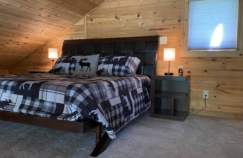 Siren House | Fish Lake Retreat! Leave the cities behind and relax at the lake.