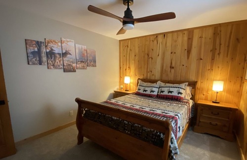 Siren House | Fish Lake Retreat! Leave the cities behind and relax at the lake.