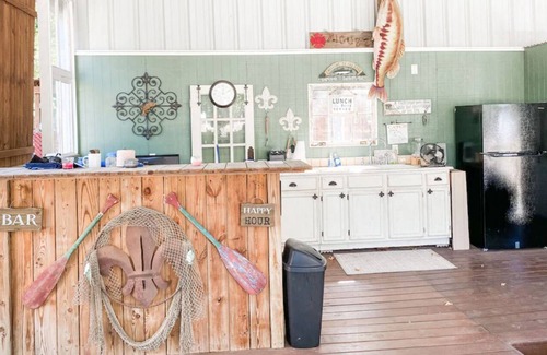 Brookeland House | Fisherman's Paradise-Walking distance to Mill Creek Park