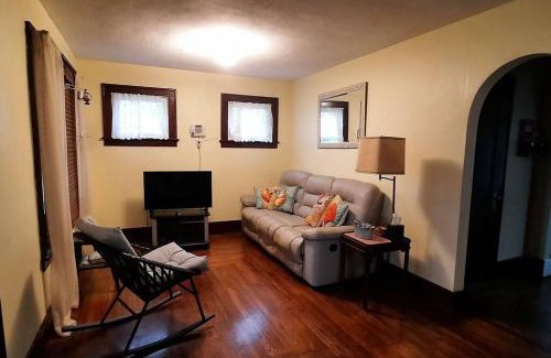 Port Clinton House | Fisherman's place, pet friendly, waterside, docking