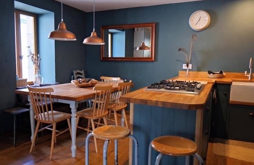 Treboul Cottage | Fisherman’s Cottage | Your Cozy & Snug Seaside Retreat