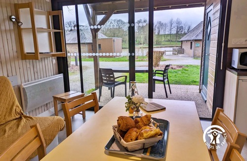 Villiers-Charlemagne Cottage | Fishing Chalet with Private Dock, Terrace, BBQ, WiFi & Kid-Friendly Amenities for 4-6 People