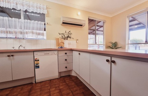 Onslow House | Fishing Dreams & Coastal Scenes in Onslow
