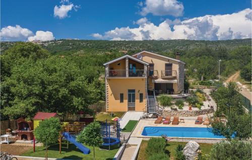 Imotski House | Five-Bedroom Holiday Home In Vinjani Donji