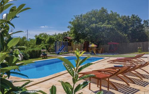 Imotski House | Five-Bedroom Holiday Home In Vinjani Donji