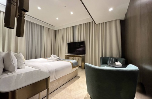 Palm Jumeirah Resort | FIVE Palm Resort | Luxury 2BR+Maids & Jacuzzi/SPA