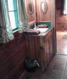 Hot Springs House | Five Points Lake Hamilton Cabin A