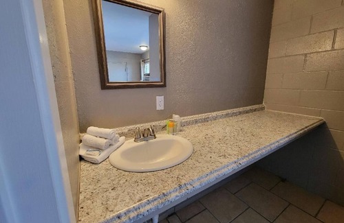 Eunice Hotel | Five Star Inn