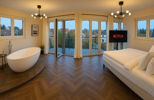 Russee - Hammer Apartment | Fjord Stay - Penthouse mit Whirlpool in Kiel - Free Park - 24-7 Check in - "Stockholm"