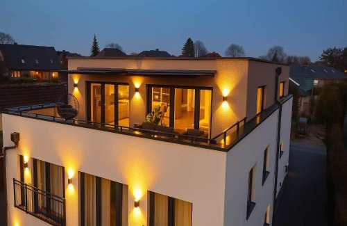 Russee - Hammer Apartment | Fjord Stay - Penthouse mit Whirlpool in Kiel - Free Park - 24-7 Check in - "Stockholm"